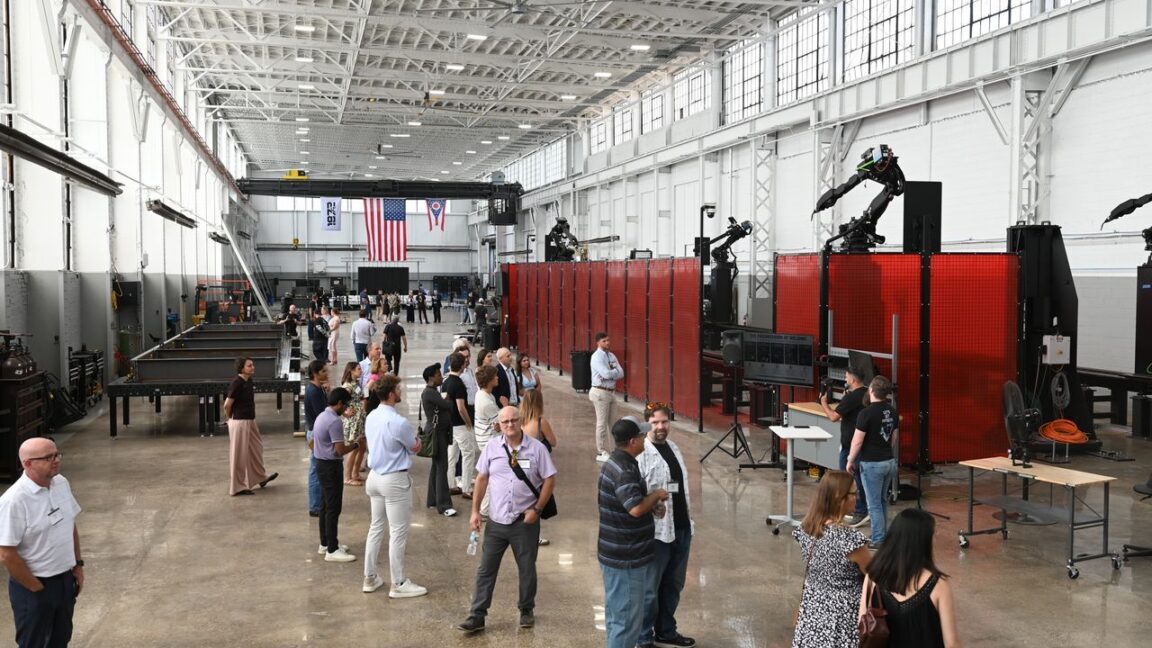 SpaceX Eski Mühendisleri Çelik Parça Üretimi için Robotik Fabrika Kuruyor