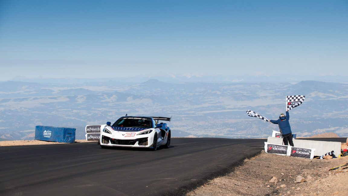 1.250 hp Hibrit Corvette Pikes Peak Üretim Rekorunu Kırdı