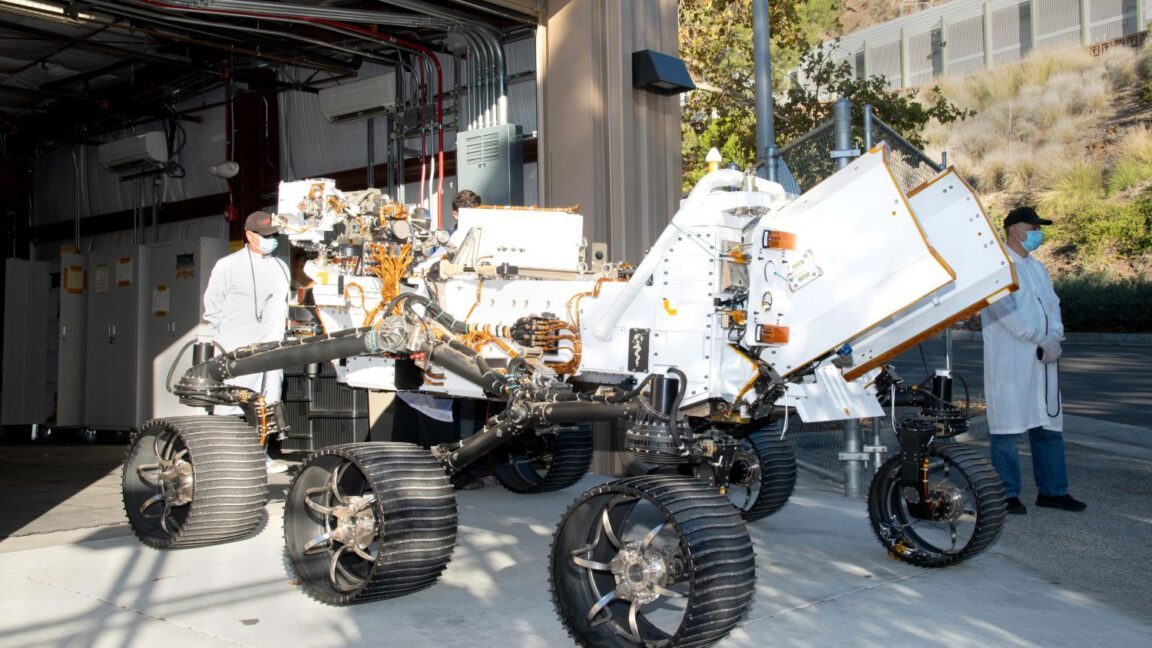 NASA, Yedek Nükleer Güçlü Mars Gezginini Aya Göndermeyi Değerlendiriyor